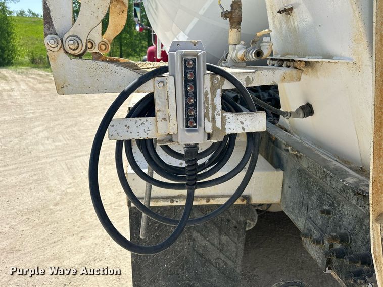 image for item DR4639 2006 International Paystar 5500i  ready mix truck