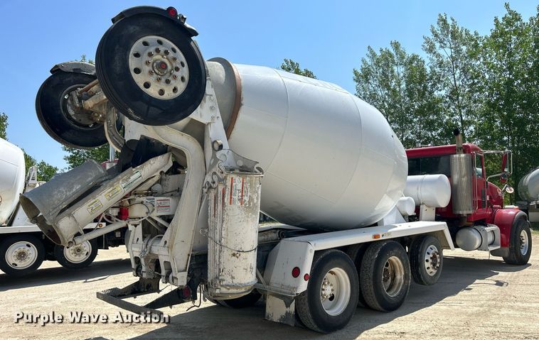 image for item DR4640 2007 Peterbilt 357  ready mix truck