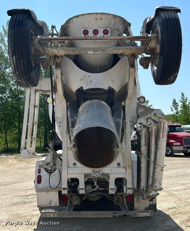 image for item DR4640 2007 Peterbilt 357  ready mix truck