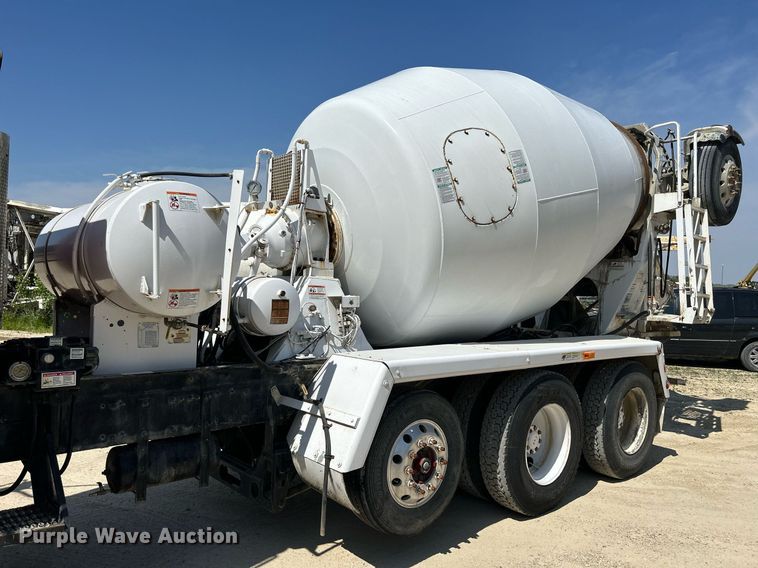 image for item DR4640 2007 Peterbilt 357  ready mix truck