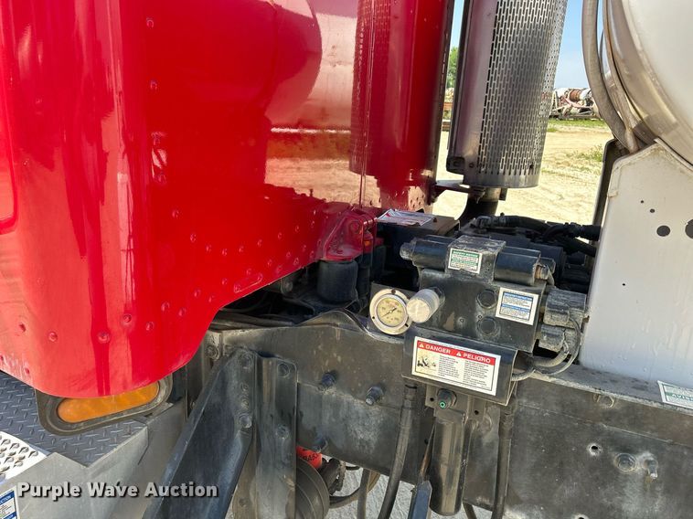 image for item DR4640 2007 Peterbilt 357  ready mix truck