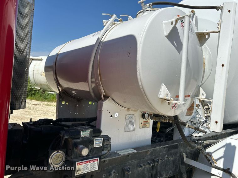 image for item DR4640 2007 Peterbilt 357  ready mix truck