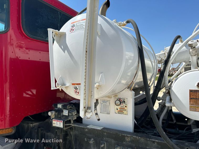 image for item DR4640 2007 Peterbilt 357  ready mix truck