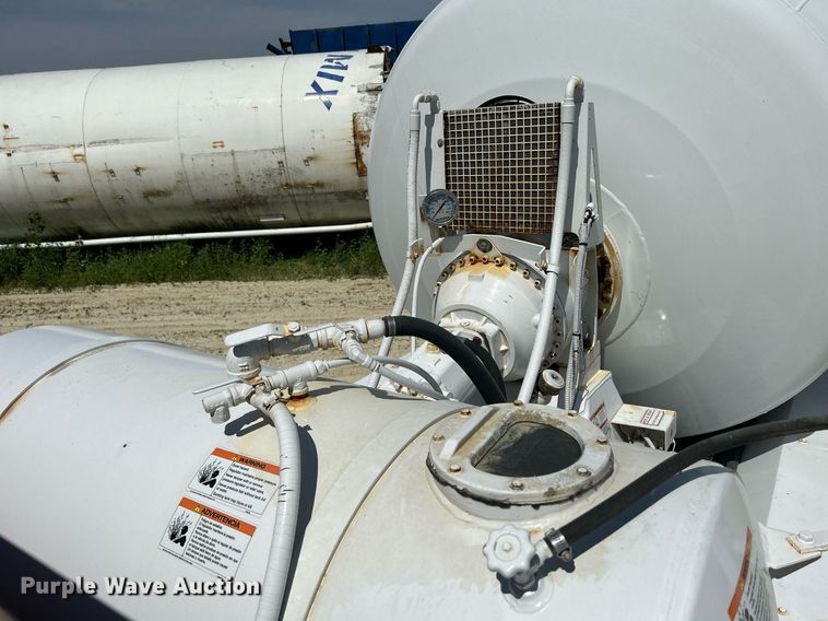 image for item DR4640 2007 Peterbilt 357  ready mix truck