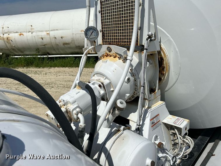 image for item DR4640 2007 Peterbilt 357  ready mix truck