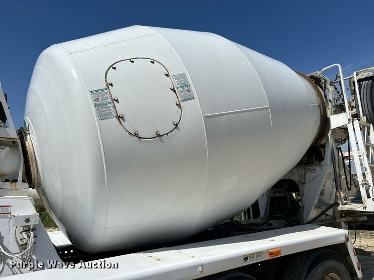 image for item DR4640 2007 Peterbilt 357  ready mix truck