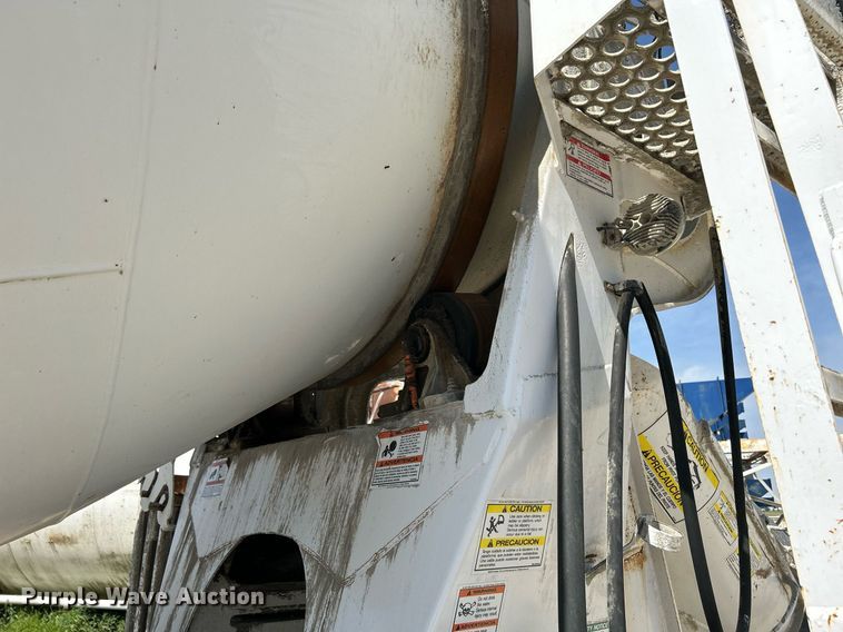 image for item DR4640 2007 Peterbilt 357  ready mix truck