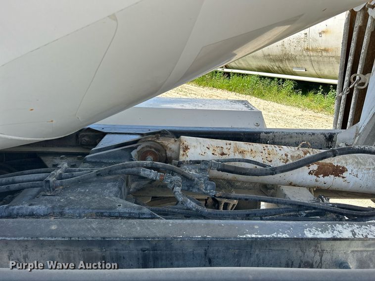 image for item DR4640 2007 Peterbilt 357  ready mix truck