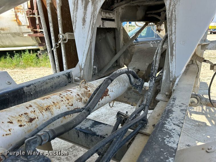 image for item DR4640 2007 Peterbilt 357  ready mix truck