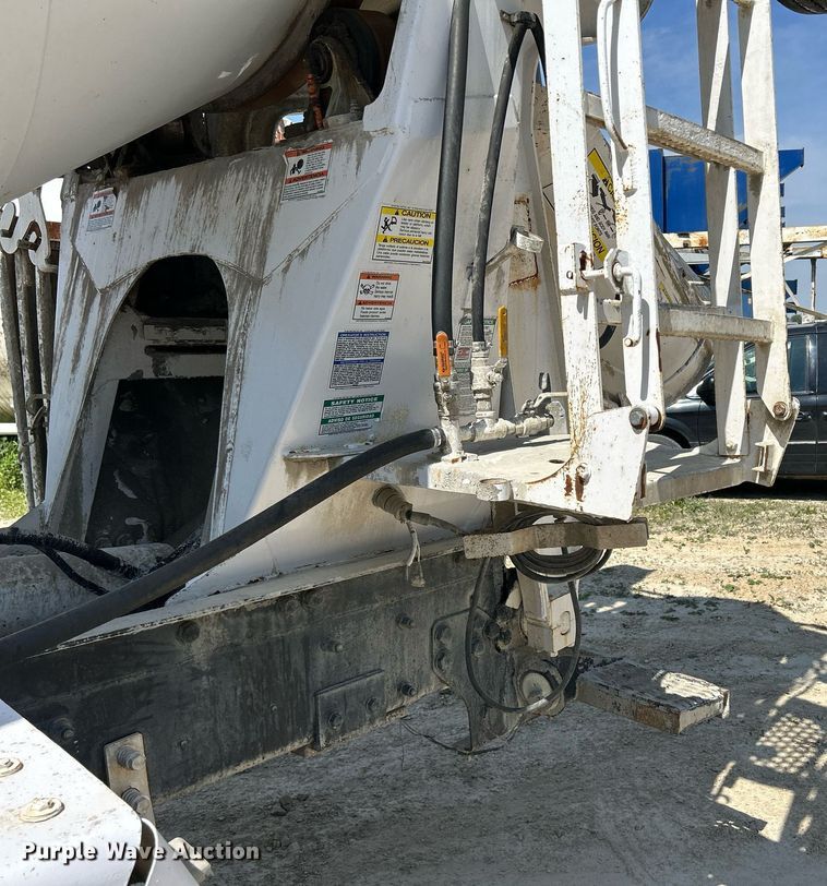 image for item DR4640 2007 Peterbilt 357  ready mix truck