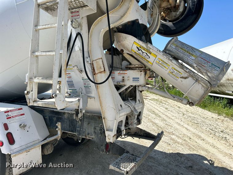 image for item DR4640 2007 Peterbilt 357  ready mix truck