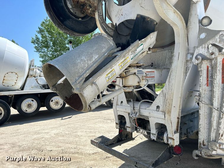 image for item DR4640 2007 Peterbilt 357  ready mix truck