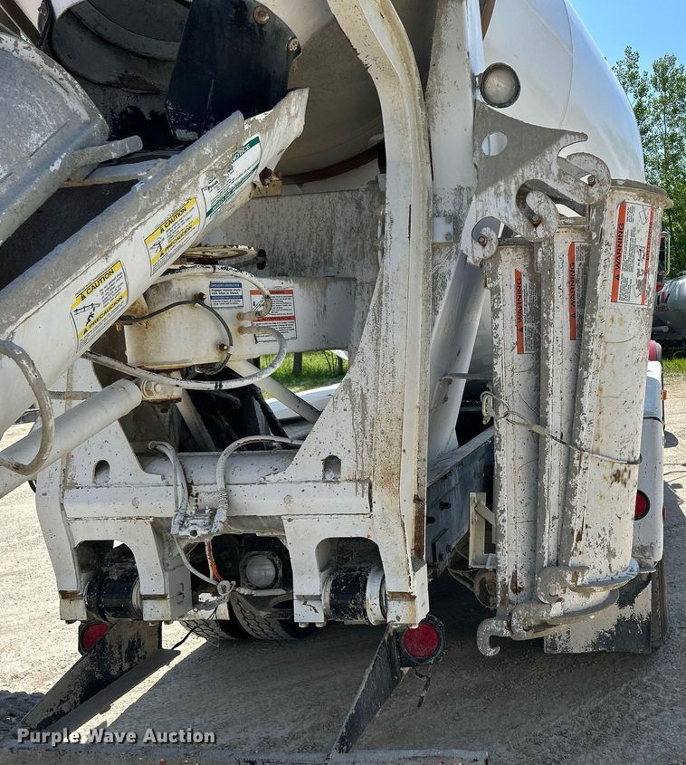 image for item DR4640 2007 Peterbilt 357  ready mix truck