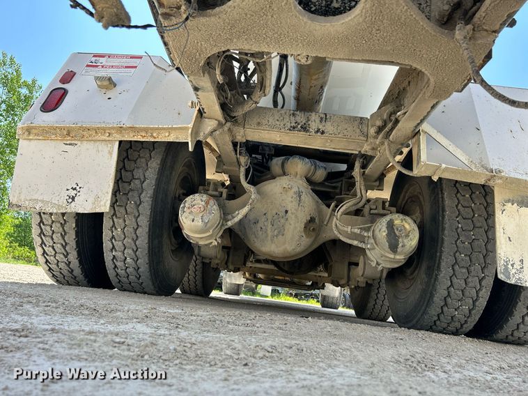 image for item DR4640 2007 Peterbilt 357  ready mix truck