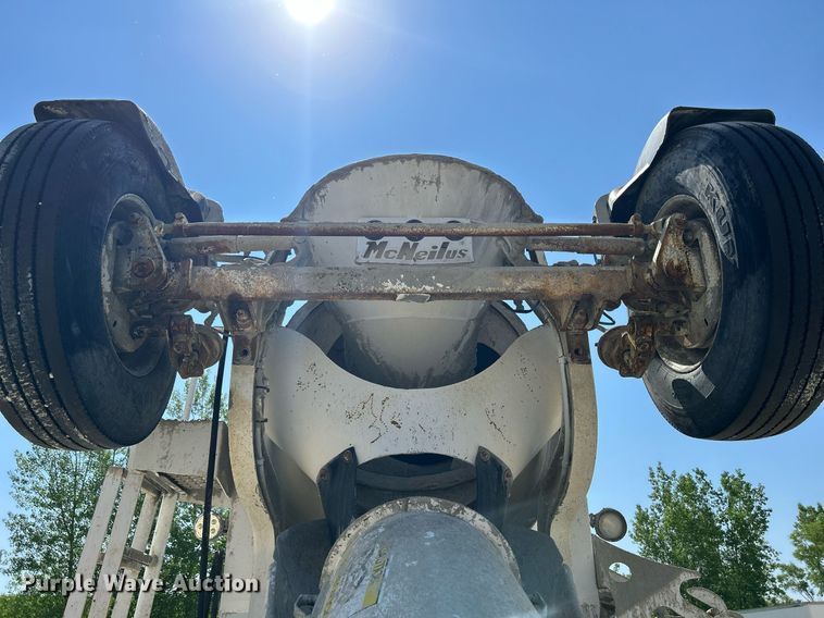 image for item DR4640 2007 Peterbilt 357  ready mix truck