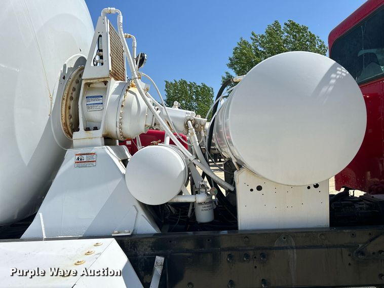 image for item DR4640 2007 Peterbilt 357  ready mix truck