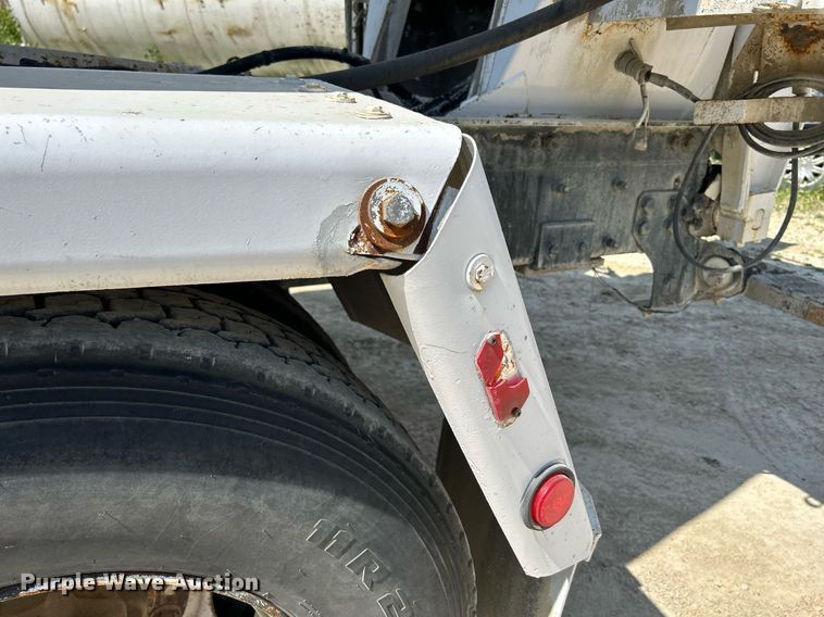 image for item DR4640 2007 Peterbilt 357  ready mix truck