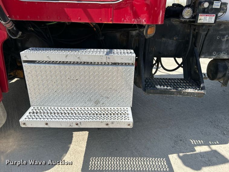 image for item DR4640 2007 Peterbilt 357  ready mix truck