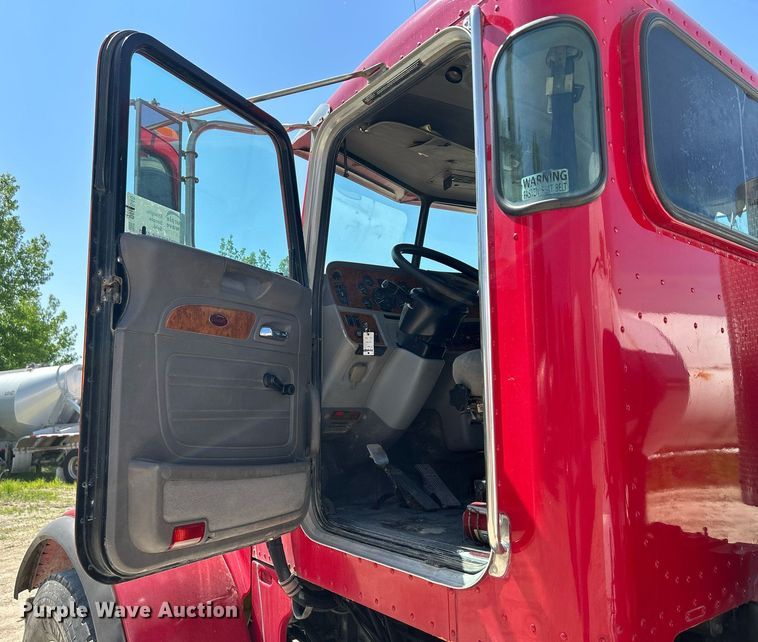 image for item DR4640 2007 Peterbilt 357  ready mix truck