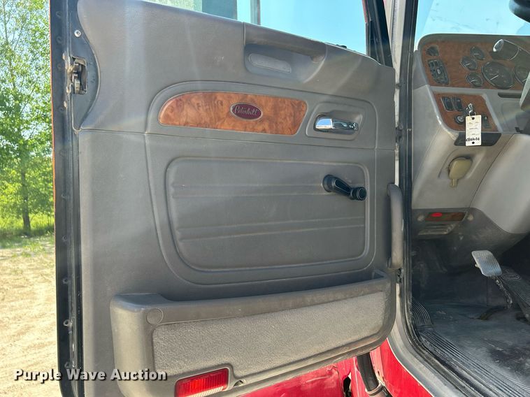 image for item DR4640 2007 Peterbilt 357  ready mix truck