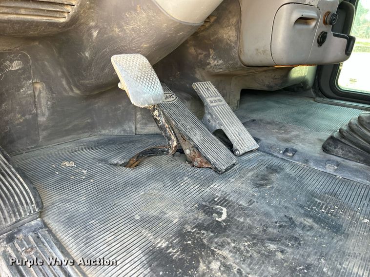 image for item DR4640 2007 Peterbilt 357  ready mix truck