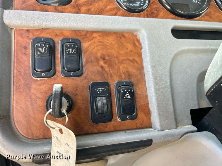 image for item DR4640 2007 Peterbilt 357  ready mix truck