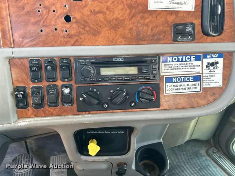 image for item DR4640 2007 Peterbilt 357  ready mix truck