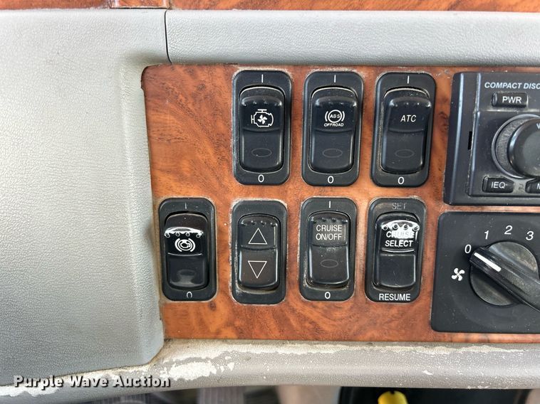 image for item DR4640 2007 Peterbilt 357  ready mix truck