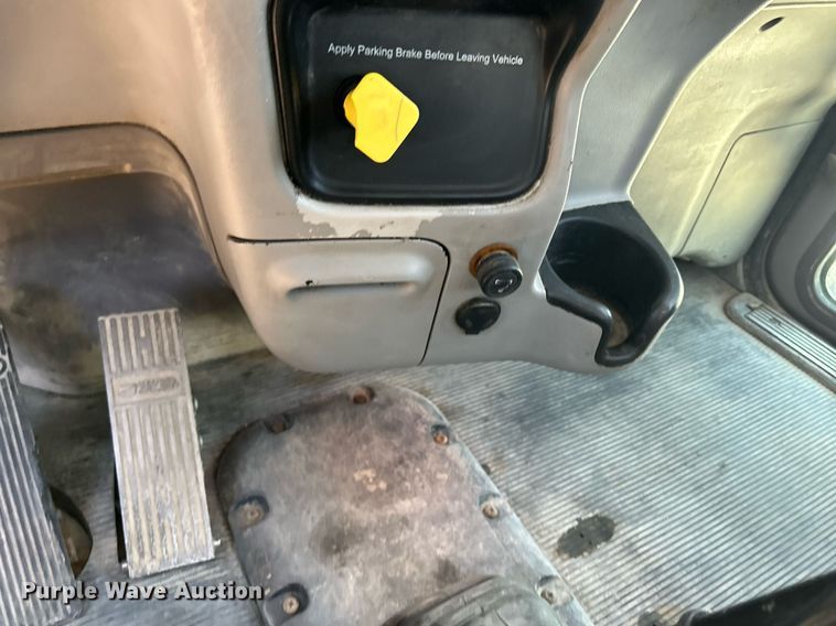 image for item DR4640 2007 Peterbilt 357  ready mix truck