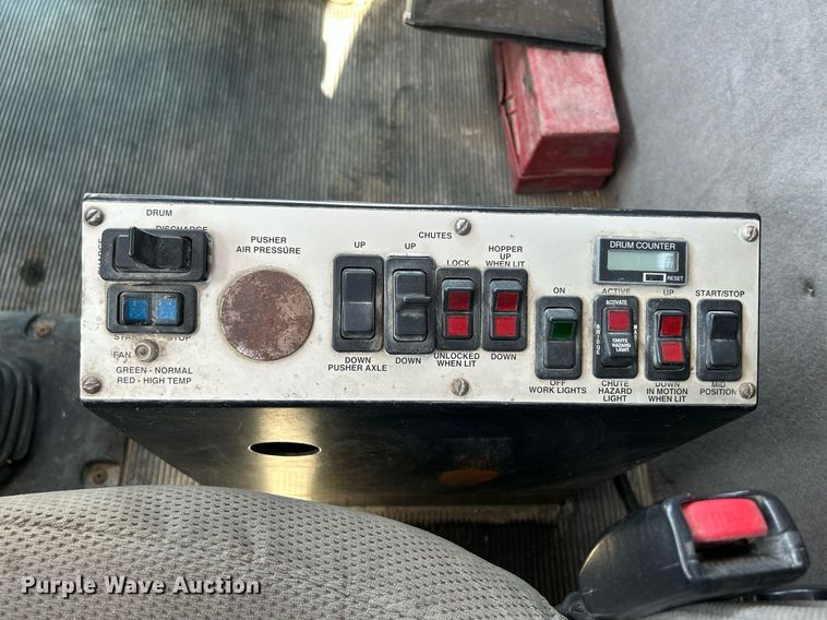 image for item DR4640 2007 Peterbilt 357  ready mix truck