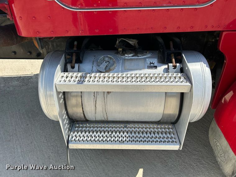 image for item DR4640 2007 Peterbilt 357  ready mix truck