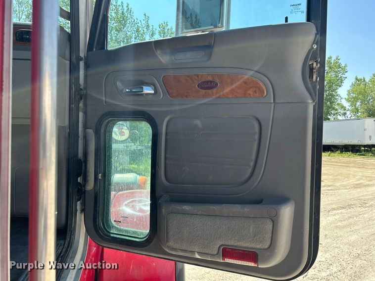 image for item DR4640 2007 Peterbilt 357  ready mix truck