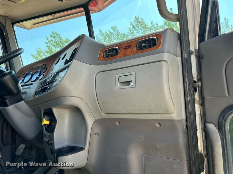 image for item DR4640 2007 Peterbilt 357  ready mix truck