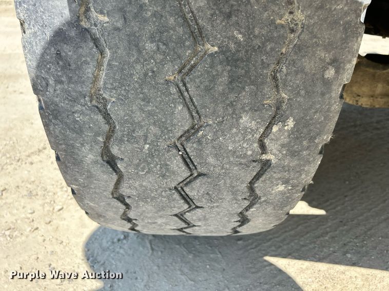 image for item DR4640 2007 Peterbilt 357  ready mix truck