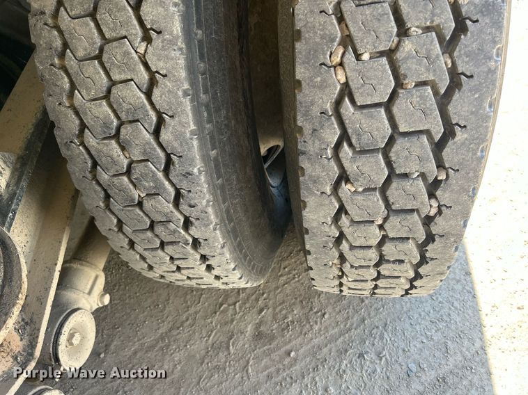 image for item DR4640 2007 Peterbilt 357  ready mix truck