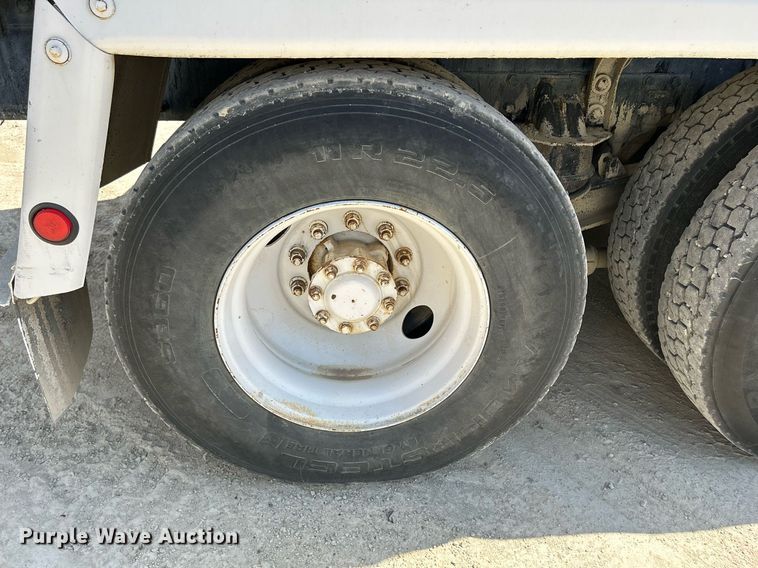 image for item DR4640 2007 Peterbilt 357  ready mix truck