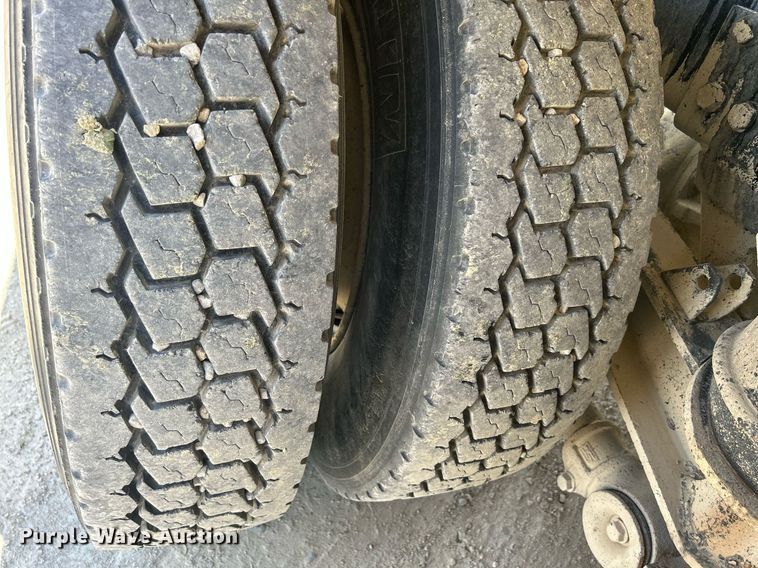 image for item DR4640 2007 Peterbilt 357  ready mix truck