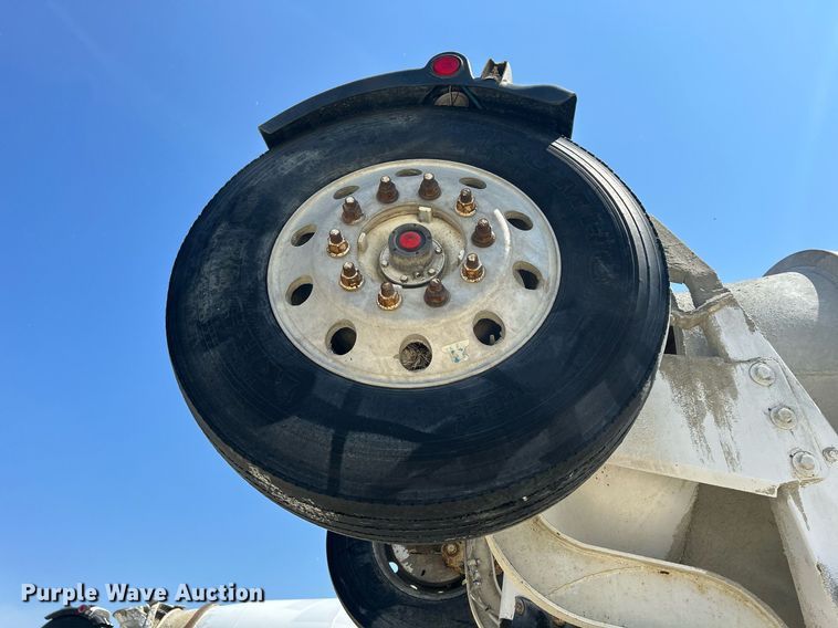 image for item DR4640 2007 Peterbilt 357  ready mix truck