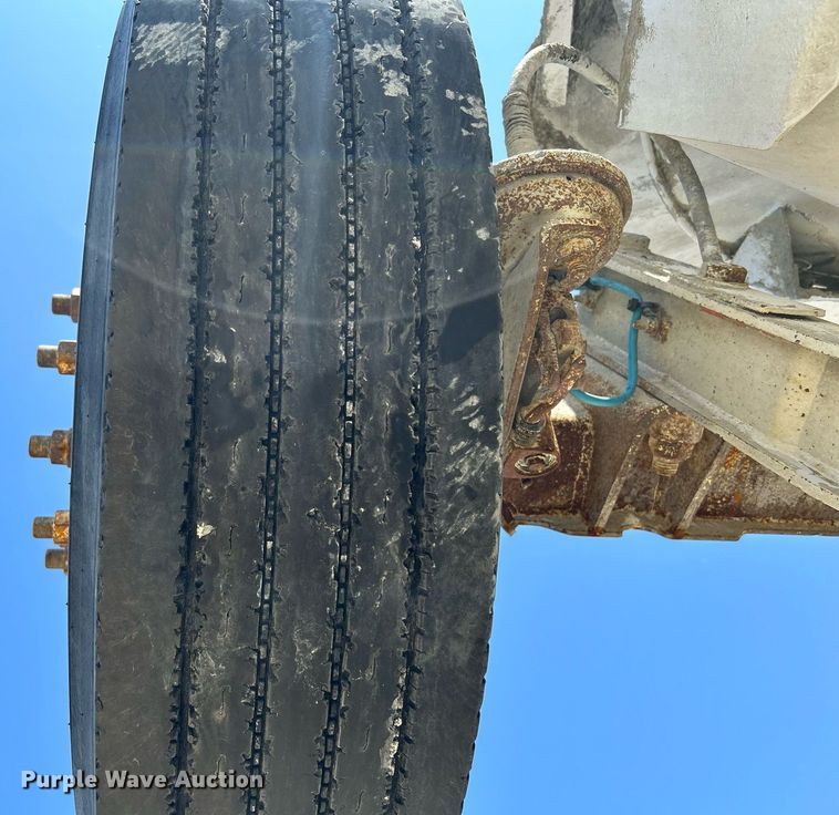 image for item DR4640 2007 Peterbilt 357  ready mix truck