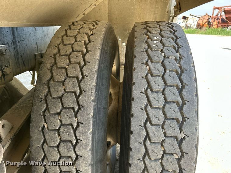 image for item DR4640 2007 Peterbilt 357  ready mix truck