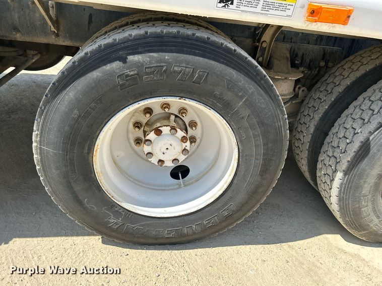 image for item DR4640 2007 Peterbilt 357  ready mix truck