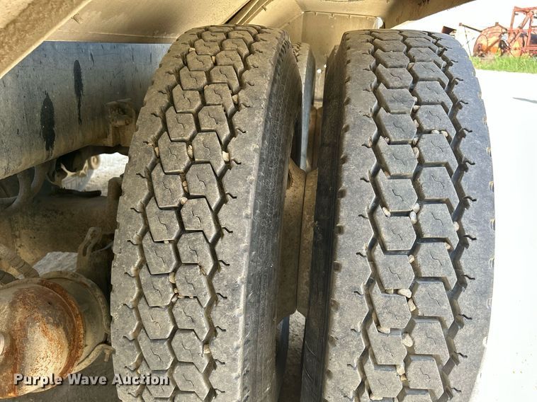 image for item DR4640 2007 Peterbilt 357  ready mix truck