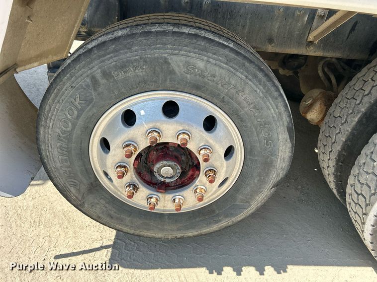 image for item DR4640 2007 Peterbilt 357  ready mix truck