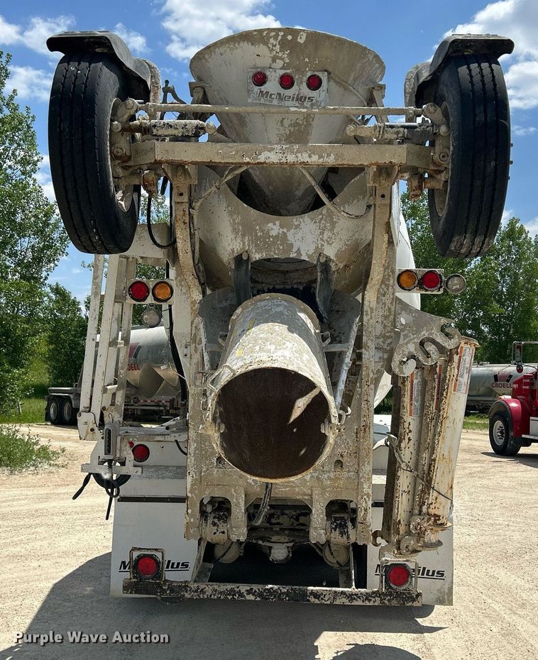 image for item DR4641 2007 Peterbilt 357  ready mix truck