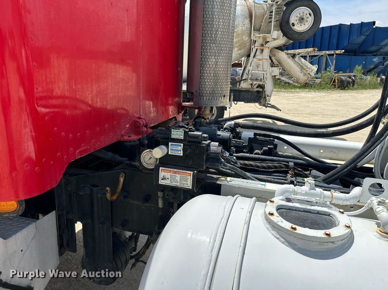 image for item DR4641 2007 Peterbilt 357  ready mix truck