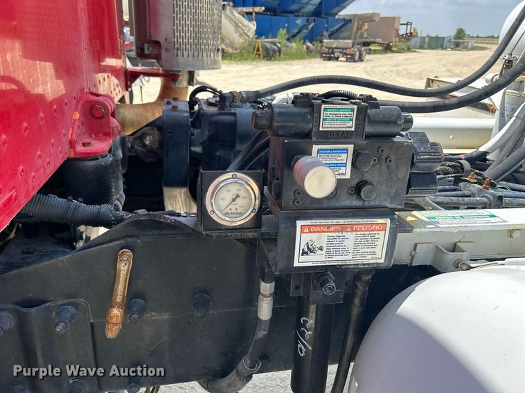 image for item DR4641 2007 Peterbilt 357  ready mix truck