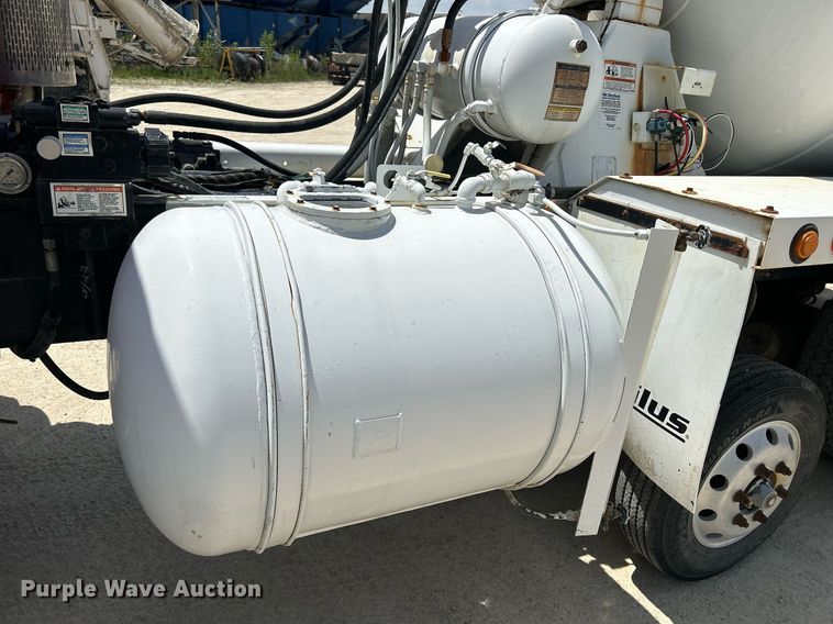 image for item DR4641 2007 Peterbilt 357  ready mix truck