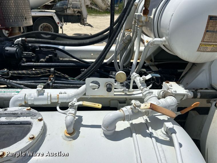 image for item DR4641 2007 Peterbilt 357  ready mix truck