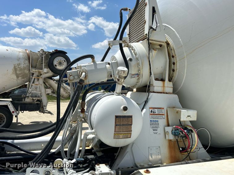 image for item DR4641 2007 Peterbilt 357  ready mix truck