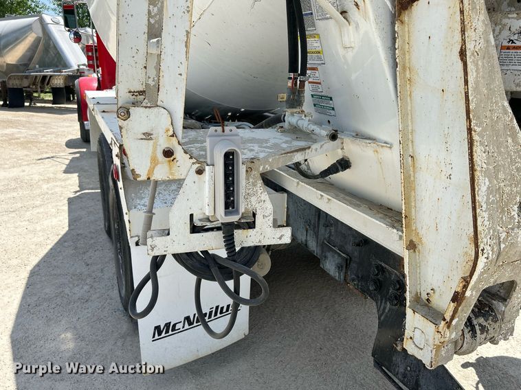 image for item DR4641 2007 Peterbilt 357  ready mix truck